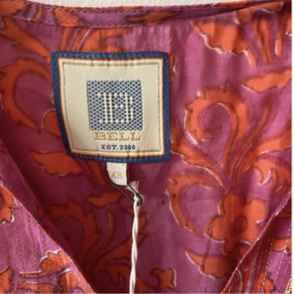 Elegant Sleeveless Blouse in Red and Orange - Picture 3 of 8